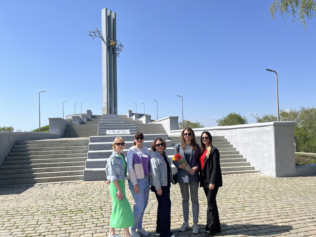 Памятник Журавли.JPG